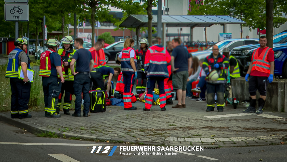 Einsatzbilder - VU Dudweiler Landstraße Einsatzbilder - VU Dudweiler Landstraße
