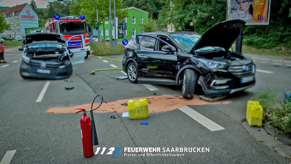Einsatzbilder - VU Dudweiler Landstraße Einsatzbilder - VU Dudweiler Landstraße