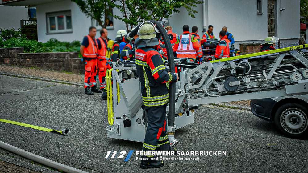 Einsatzbilder - Dachstuhlbrand in Dudweiler Einsatzbilder - Dachstuhlbrand in Dudweiler