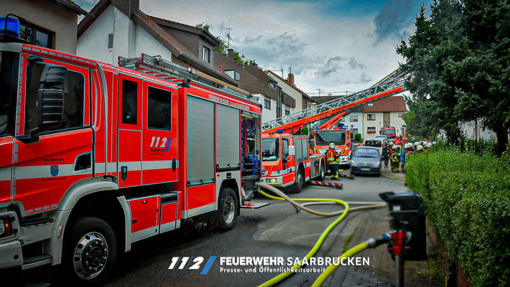 Einsatzbilder - Dachstuhlbrand in Dudweiler Einsatzbilder - Dachstuhlbrand in Dudweiler