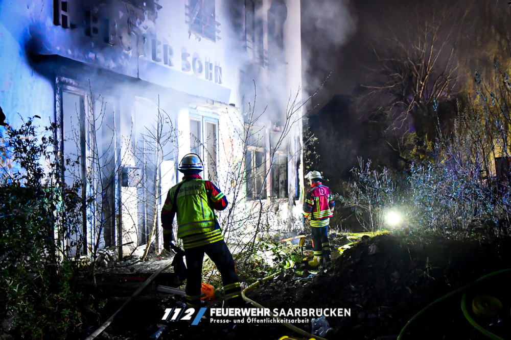Foto: Brand leerstehenden Gebäude Foto: Brand leerstehenden Gebäude