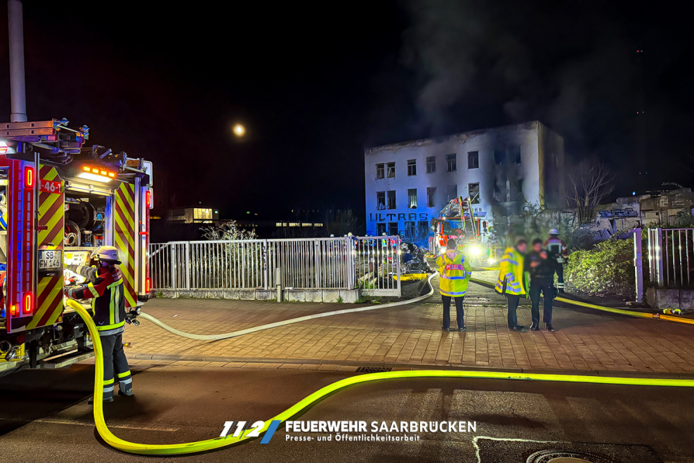 Foto: Brand leerstehenden Gebäude Foto: Brand leerstehenden Gebäude