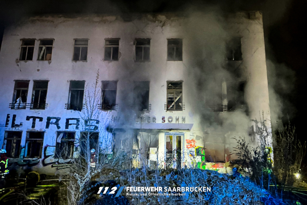 Foto: Brand leerstehenden Gebäude Foto: Brand leerstehenden Gebäude