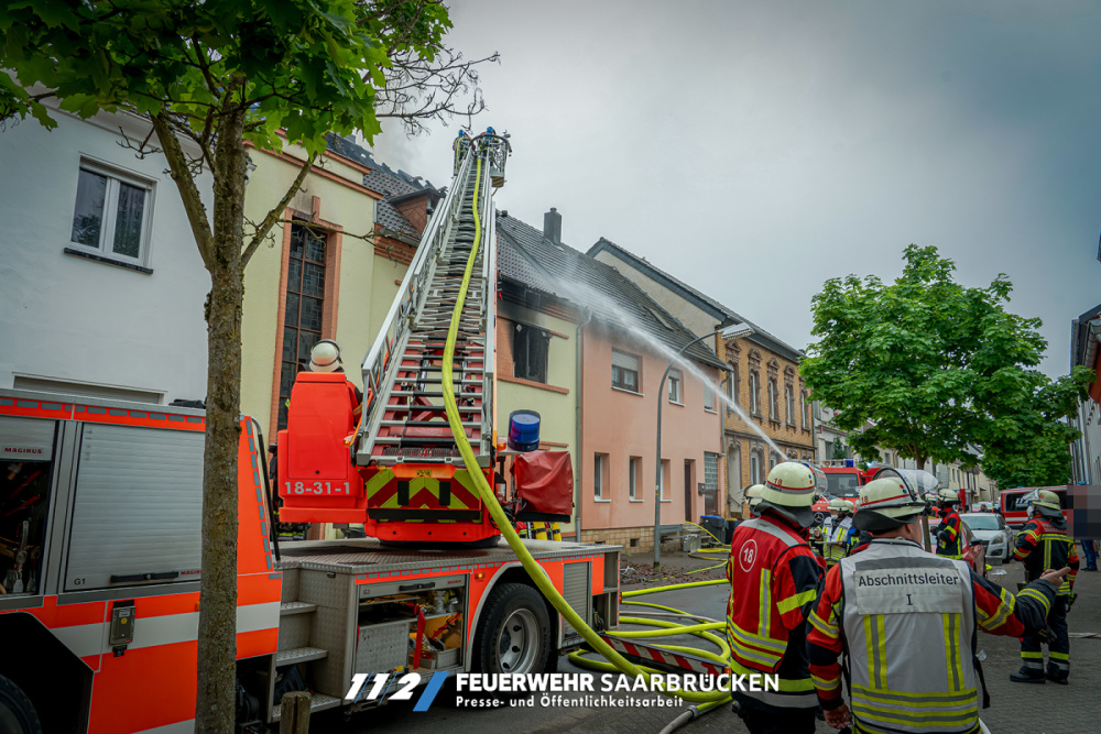 Einsatzfotos: Wohnungsbrand Dudweiler Scheidter Straße Einsatzfotos: Wohnungsbrand Dudweiler Scheidter Straße
