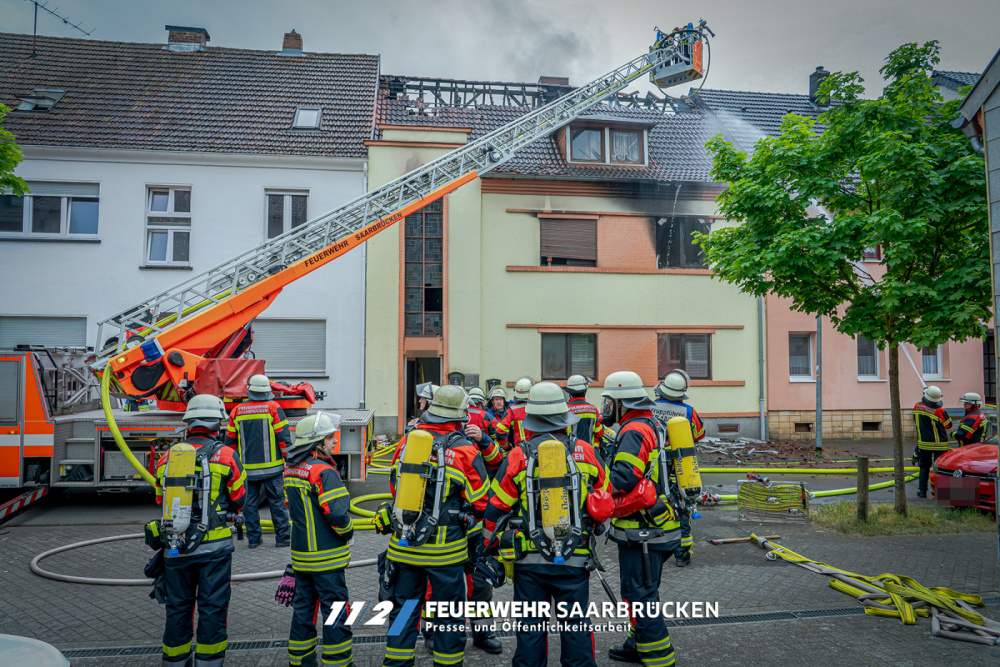 Einsatzfotos: Wohnungsbrand Dudweiler Scheidter Straße Einsatzfotos: Wohnungsbrand Dudweiler Scheidter Straße