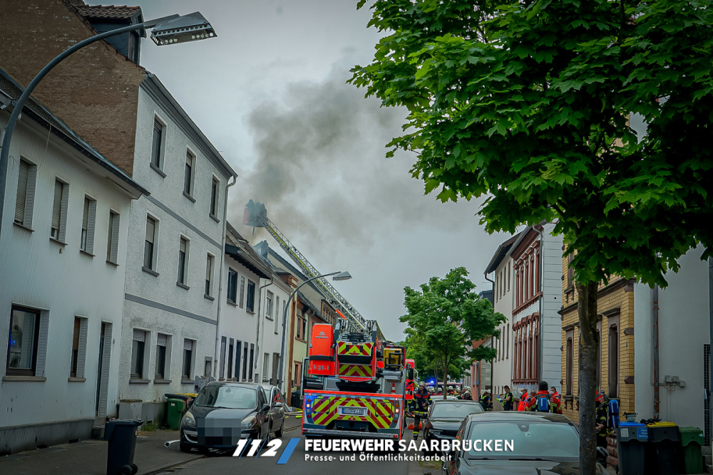 Einsatzfotos: Wohnungsbrand Dudweiler Scheidter Straße Einsatzfotos: Wohnungsbrand Dudweiler Scheidter Straße