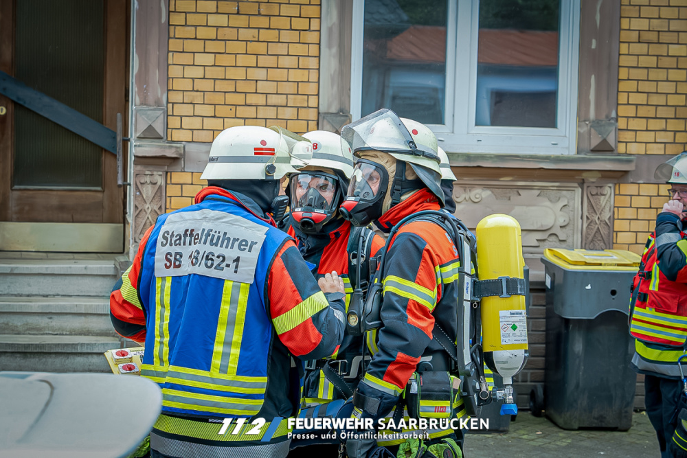 Einsatzfotos: Wohnungsbrand Dudweiler Scheidter Straße Einsatzfotos: Wohnungsbrand Dudweiler Scheidter Straße