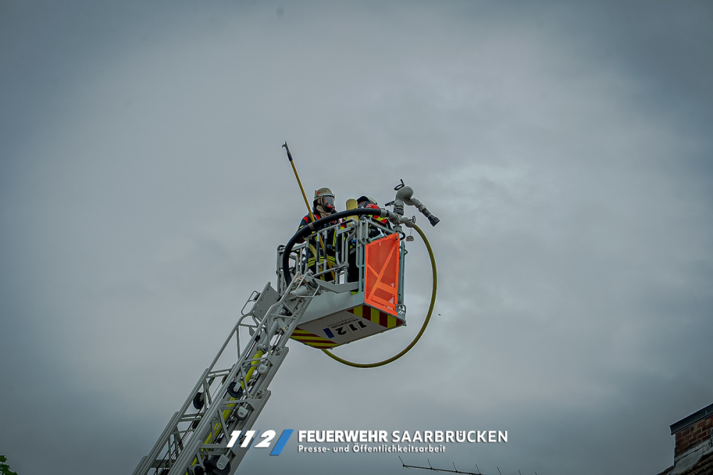 Einsatzfotos: Wohnungsbrand Dudweiler Scheidter Straße Einsatzfotos: Wohnungsbrand Dudweiler Scheidter Straße